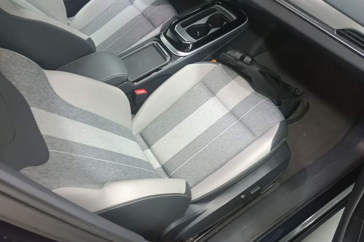 Used Volkswagen ID.4 CROZZ 2025 Pure Edition Right Front Seat