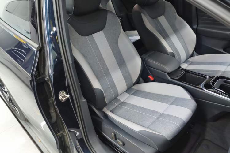 Used Volkswagen ID.4 CROZZ 2025 Pure Edition Right Front Seat