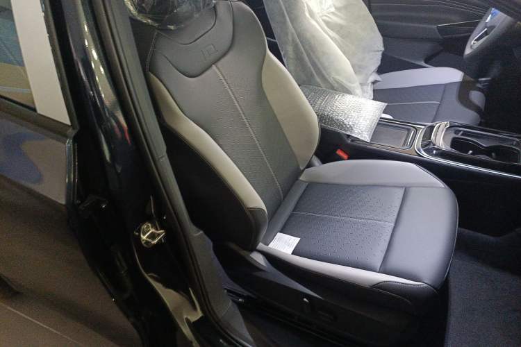 Used Volkswagen ID.4 CROZZ 2025 Pure Edition Right Front Seat