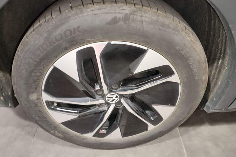 Used Volkswagen ID.4 CROZZ 2025 Pure Edition Right Rear Wheel Hub