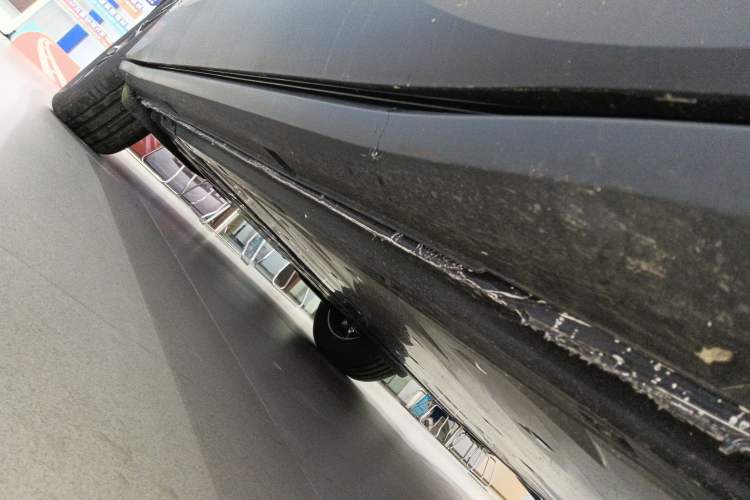 Used Volkswagen ID.4 CROZZ 2025 Pure Edition Right Side Sill