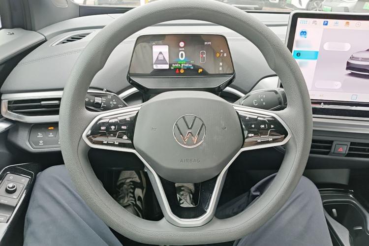 Used Volkswagen ID.4 CROZZ 2025 Pure Edition Steering Wheel