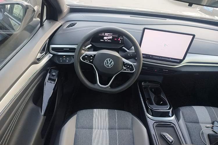Used Volkswagen ID.4 CROZZ 2025 Pure Edition Steering Wheel