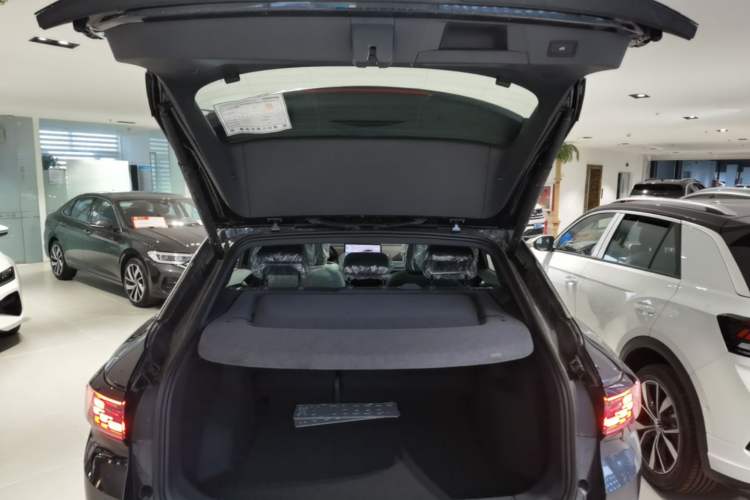 Used Volkswagen ID.4 CROZZ 2025 Pure Edition Trunk