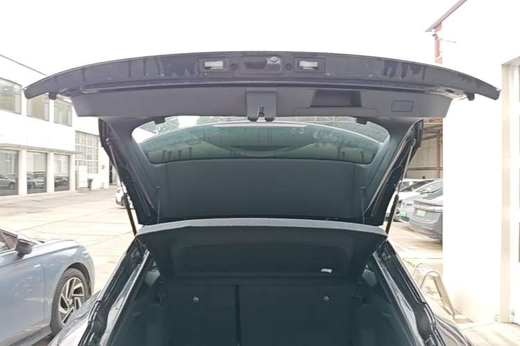 Used Volkswagen ID.4 CROZZ 2025 Pure Edition Trunk