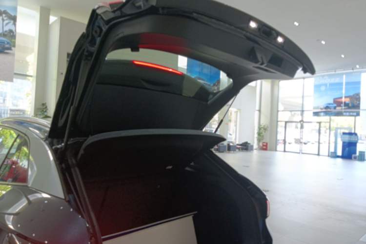 Used Volkswagen ID.4 CROZZ 2025 Pure Edition Trunk