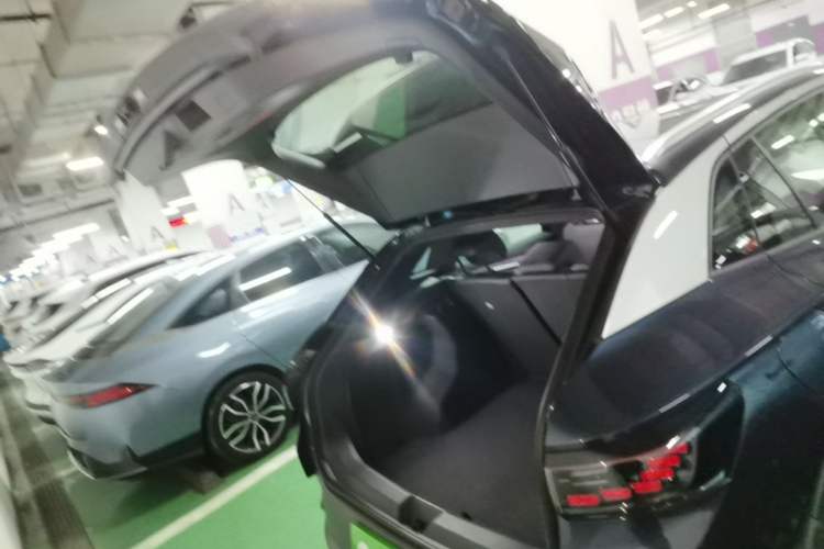 Used Volkswagen ID.4 CROZZ 2025 Pure Edition Trunk