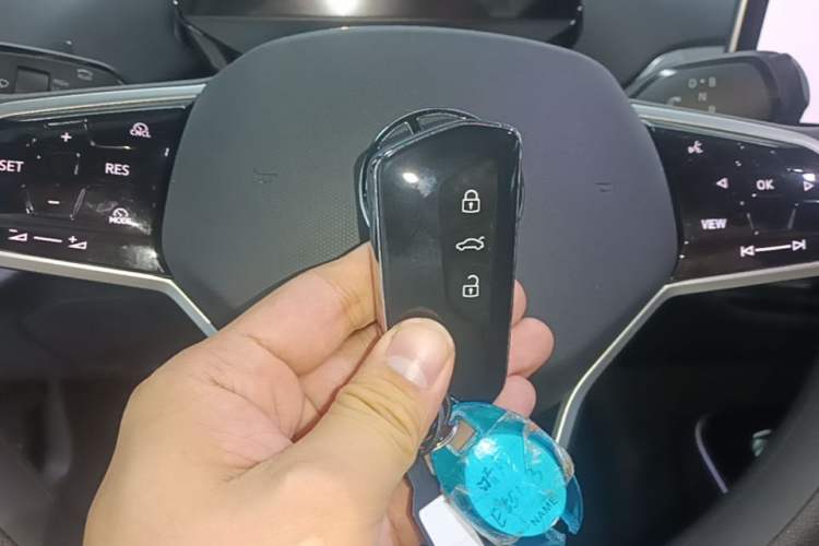 Used Volkswagen ID.4 CROZZ 2025 Pure Edition Vehicle Key