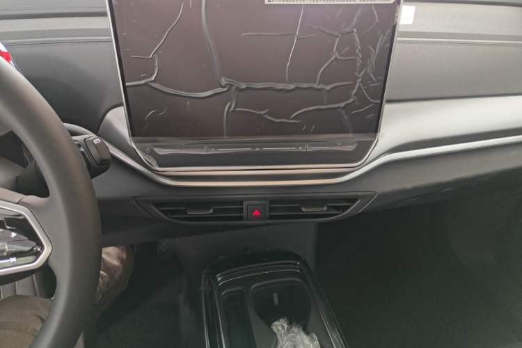 Used Volkswagen ID.4 CROZZ 2025 Pure Edition Audio And AC Panel