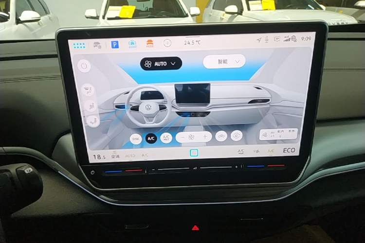 Used Volkswagen ID.4 CROZZ 2025 Pure Edition Audio And AC Panel