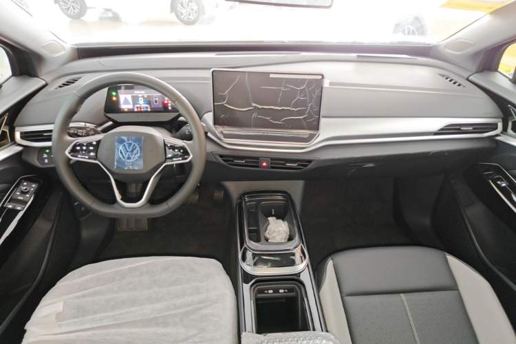 Used Volkswagen ID.4 CROZZ 2025 Pure Edition Center Console