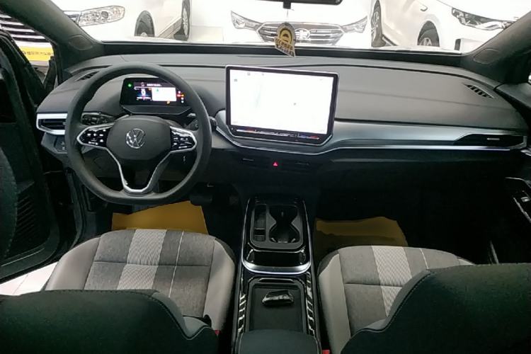 Used Volkswagen ID.4 CROZZ 2025 Pure Edition Center Console