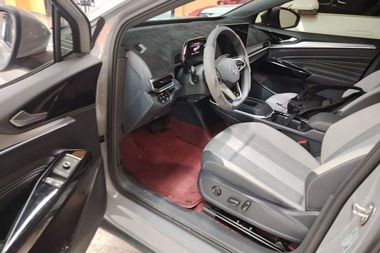 Used Volkswagen ID.4 CROZZ 2025 Pure Edition Driver Seat