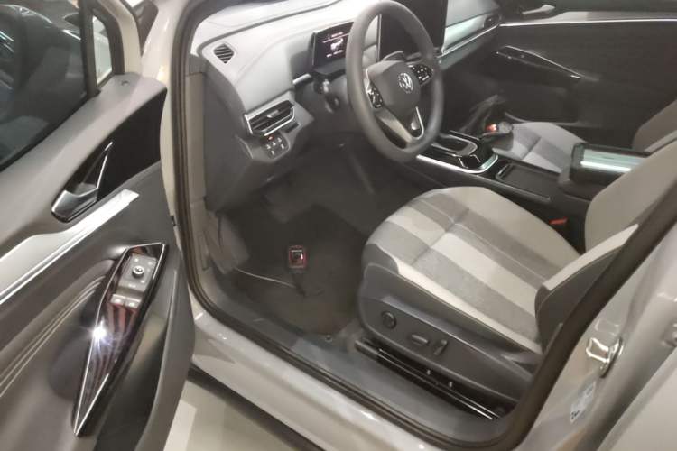Used Volkswagen ID.4 CROZZ 2025 Pure Edition Driver Seat