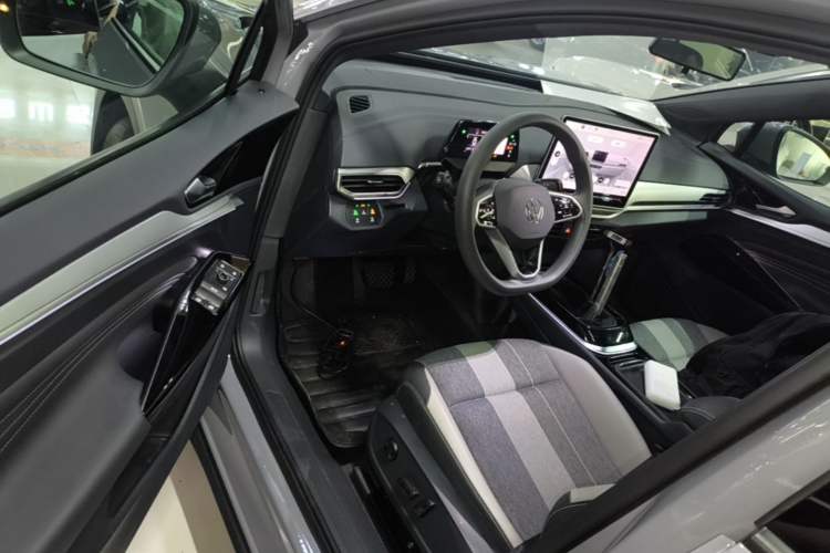 Used Volkswagen ID.4 CROZZ 2025 Pure Edition Driver Seat