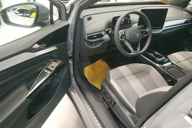 Used Volkswagen ID.4 CROZZ 2025 Pure Edition Driver Seat