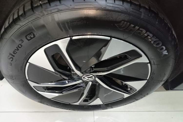 Used Volkswagen ID.4 CROZZ 2025 Pure Edition Exterior 5