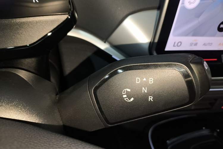 Used Volkswagen ID.4 CROZZ 2025 Pure Edition Gear Lever