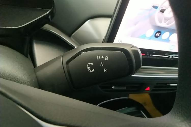 Used Volkswagen ID.4 CROZZ 2025 Pure Edition Gear Lever