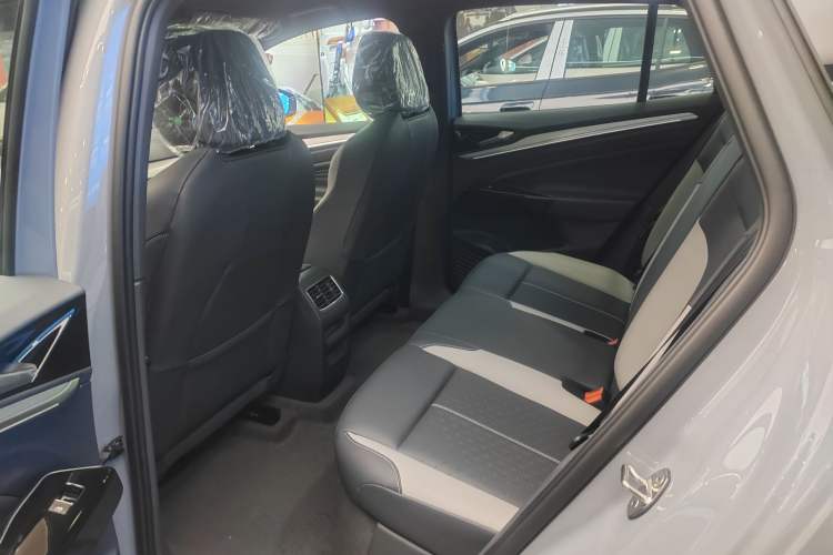 Used Volkswagen ID.4 CROZZ 2025 Pure Edition Interior 3