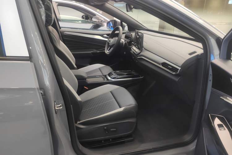 Used Volkswagen ID.4 CROZZ 2025 Pure Edition Interior 5