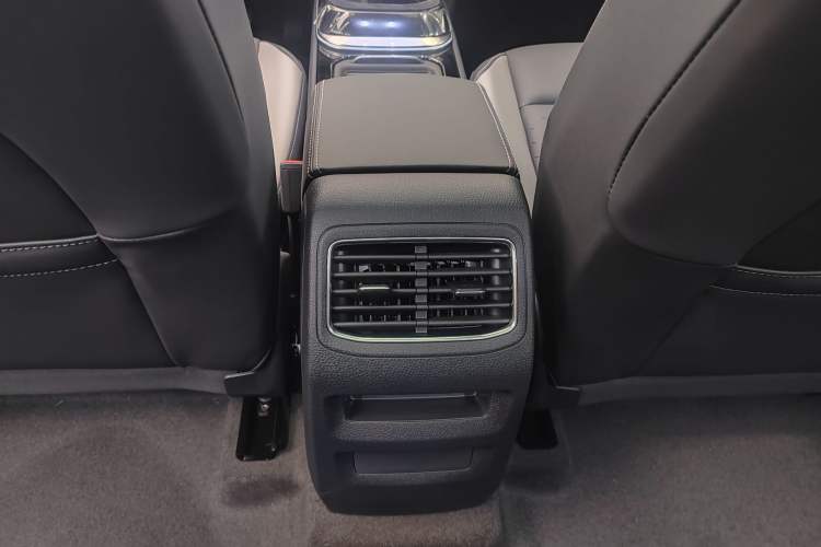 Used Volkswagen ID.4 CROZZ 2025 Pure Edition Interior 6