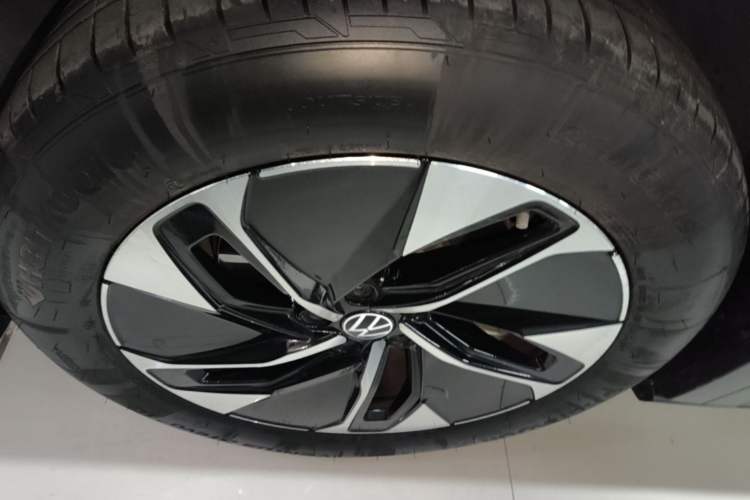 Used Volkswagen ID.4 CROZZ 2025 Pure Edition Left Front Wheel Hub