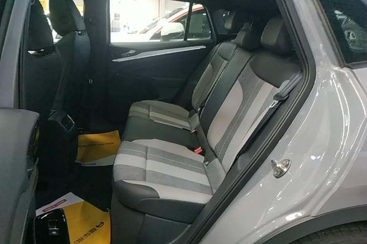 Used Volkswagen ID.4 CROZZ 2025 Pure Edition Left Rear Seat