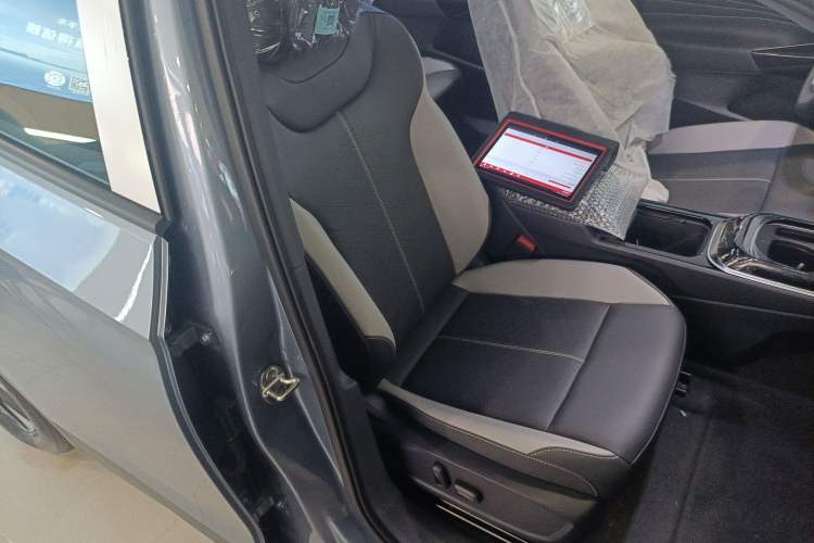 Used Volkswagen ID.4 CROZZ 2025 Pure Edition Right Front Seat