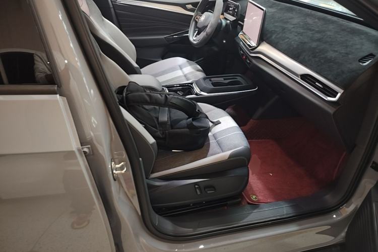Used Volkswagen ID.4 CROZZ 2025 Pure Edition Right Front Seat