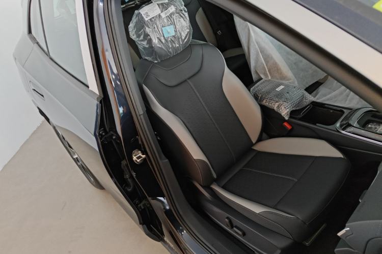 Used Volkswagen ID.4 CROZZ 2025 Pure Edition Right Front Seat