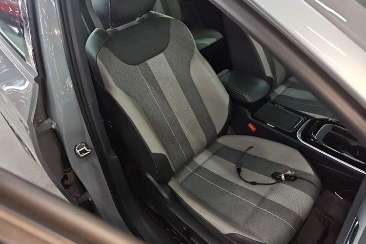 Used Volkswagen ID.4 CROZZ 2025 Pure Edition Right Front Seat