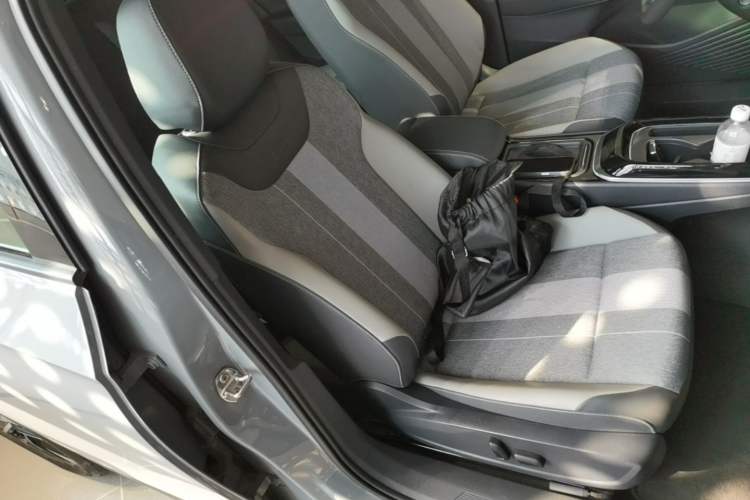Used Volkswagen ID.4 CROZZ 2025 Pure Edition Right Front Seat