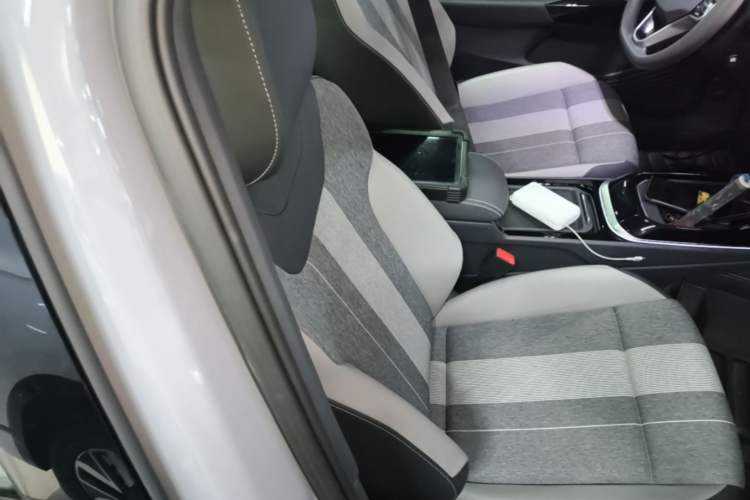 Used Volkswagen ID.4 CROZZ 2025 Pure Edition Right Front Seat