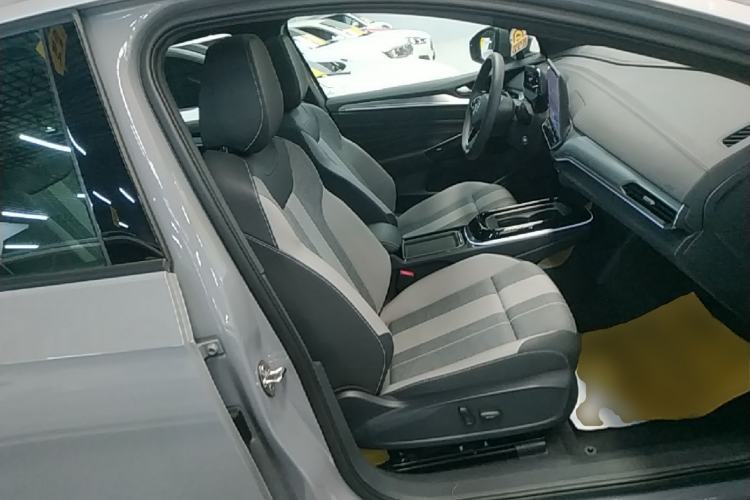 Used Volkswagen ID.4 CROZZ 2025 Pure Edition Right Front Seat