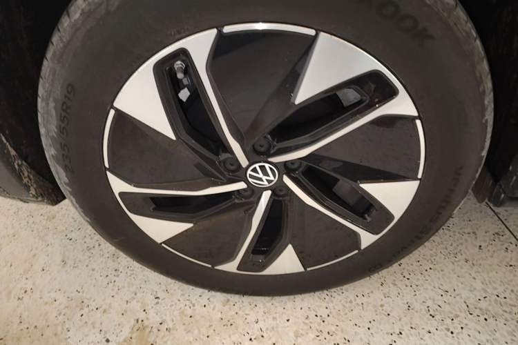 Used Volkswagen ID.4 CROZZ 2025 Pure Edition Right Rear Wheel Hub