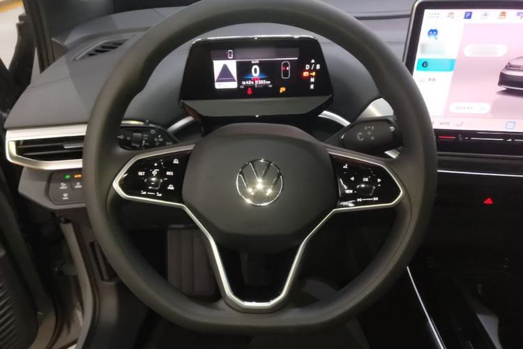 Used Volkswagen ID.4 CROZZ 2025 Pure Edition Steering Wheel