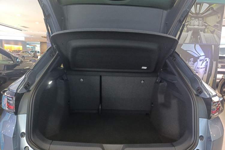 Used Volkswagen ID.4 CROZZ 2025 Pure Edition Trunk