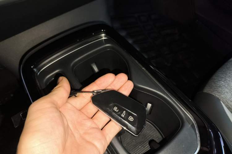Used Volkswagen ID.4 CROZZ 2025 Pure Edition Vehicle Key