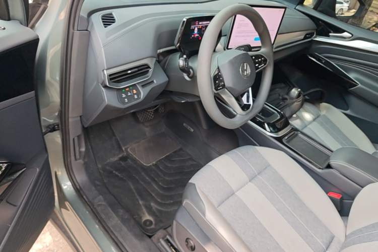 Used Volkswagen ID.4 CROZZ 2025 Pure Edition Driver Seat