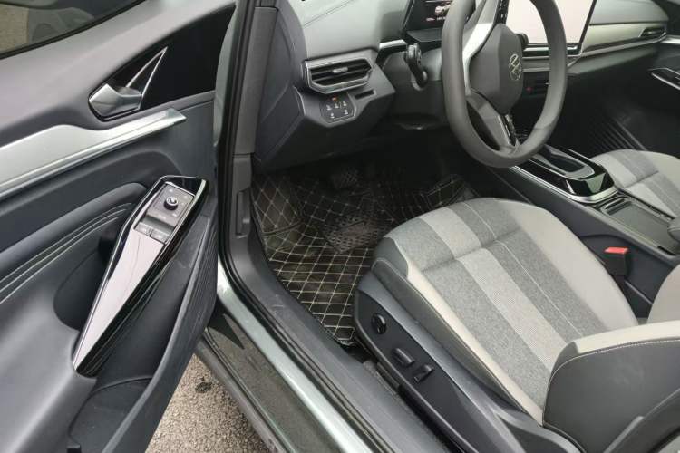 Used Volkswagen ID.4 CROZZ 2025 Pure Edition Driver Seat
