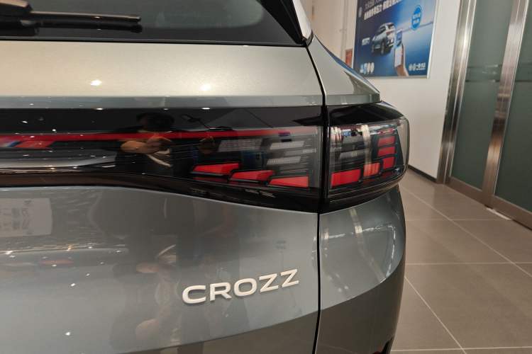 Used Volkswagen ID.4 CROZZ 2025 Pure Edition Exterior 3