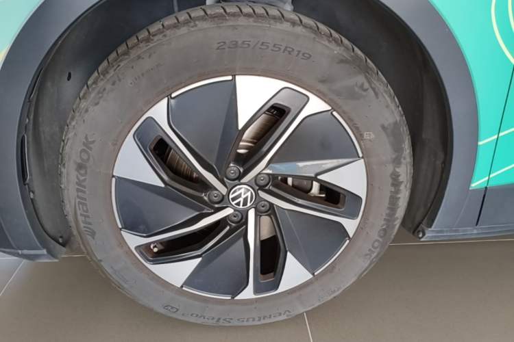 Used Volkswagen ID.4 CROZZ 2025 Pure Edition Left Front Wheel Hub