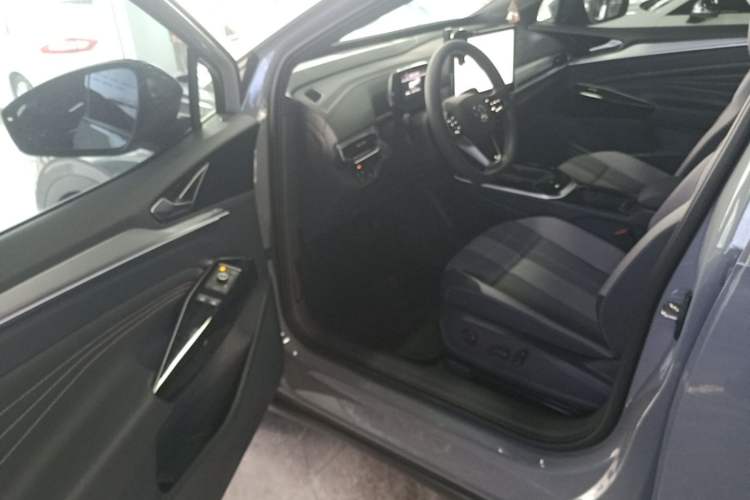 Used Volkswagen ID.4 CROZZ 2025 Pure Edition Driver Seat