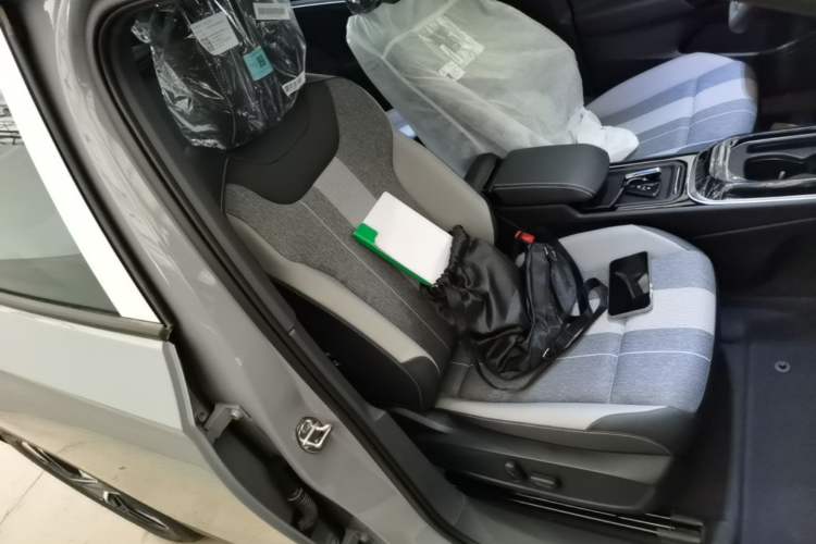 Used Volkswagen ID.4 CROZZ 2025 Pure Edition Right Front Seat