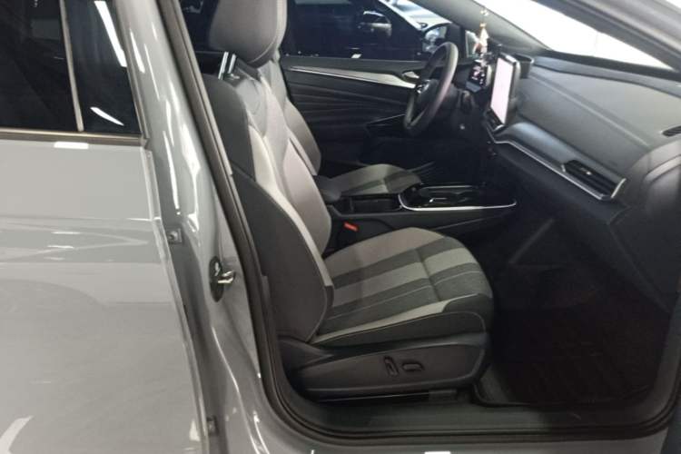 Used Volkswagen ID.4 CROZZ 2025 Pure Edition Right Front Seat
