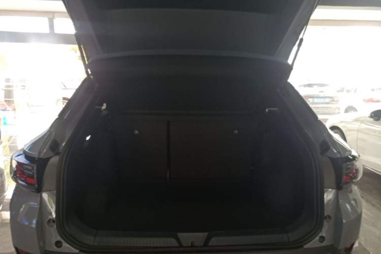 Used Volkswagen ID.4 CROZZ 2025 Pure Edition Trunk