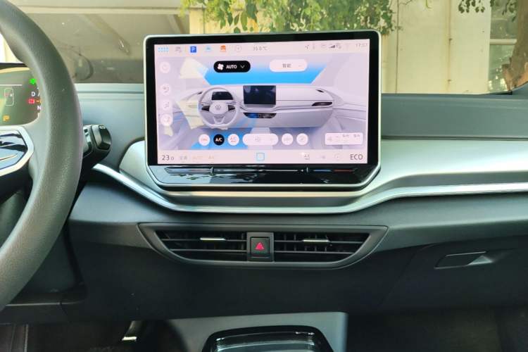Used Volkswagen ID.4 CROZZ 2025 Pure Edition Audio And AC Panel