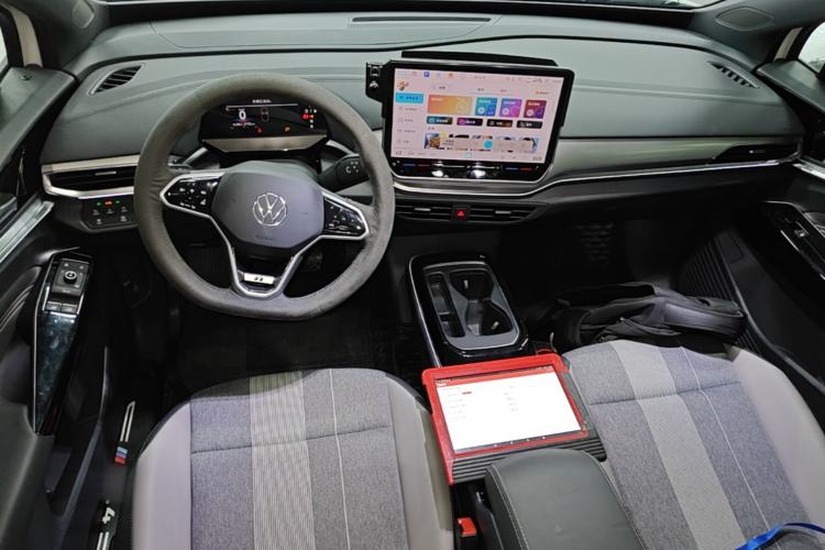 Used Volkswagen ID.4 CROZZ 2025 Pure Edition Center Console