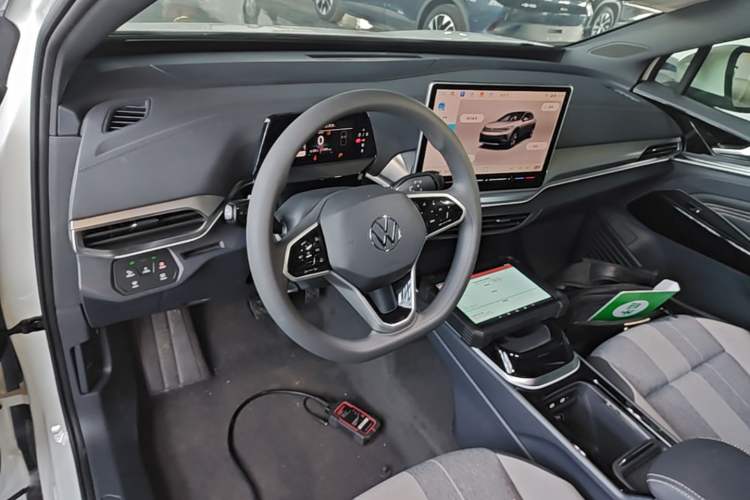 Used Volkswagen ID.4 CROZZ 2025 Pure Edition Center Console